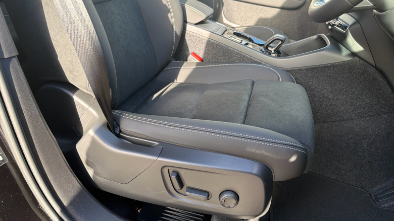 Volvo XC40 2.0 B3P Plus Dark 5dr Auto Petrol Estate